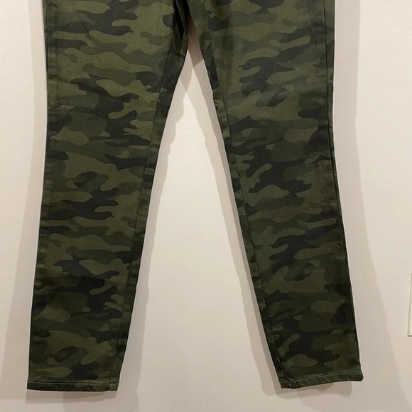 NWOT Belle by Kim Gravel TripleLuxe Twill Jeggings Camouflage  2 - Picture 4 of 15